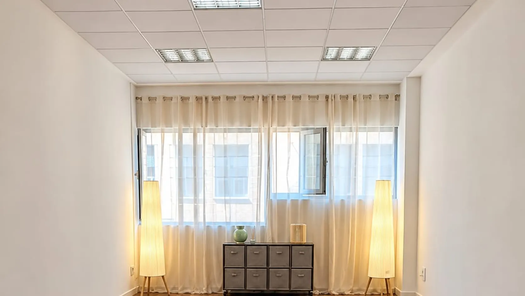 Sala multifuncional de 50 m² en alquiler en Dharma Quiromasajes, Tomares