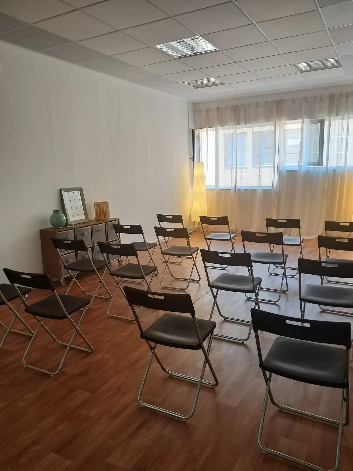 Foto 3 de la sala multifuncional en alquiler en Tomares